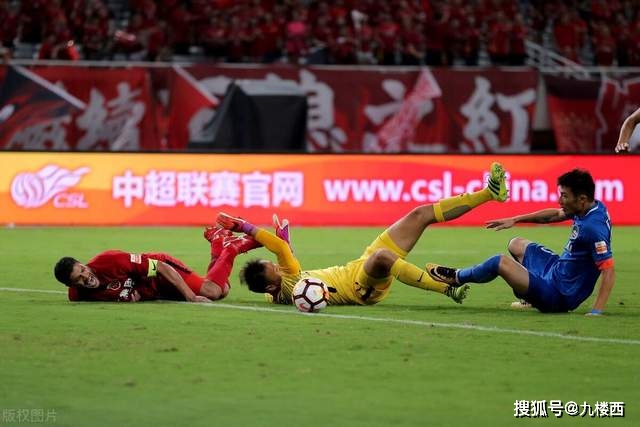 队报：漠不关心！马赛球迷对巴黎能否再夺欧冠无动于衷